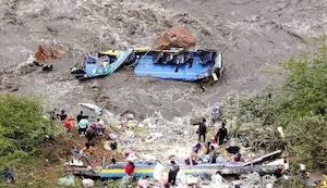 Bus interprovincial se despista, cae a un río y deja al menos seis fallecidos en Áncash | VIDEO