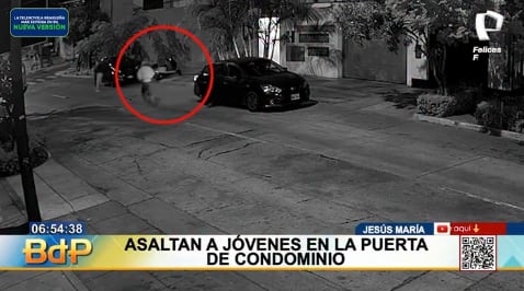 Dos delincuentes asaltaron a tres mujeres que salían de su condominio en Jesús María.