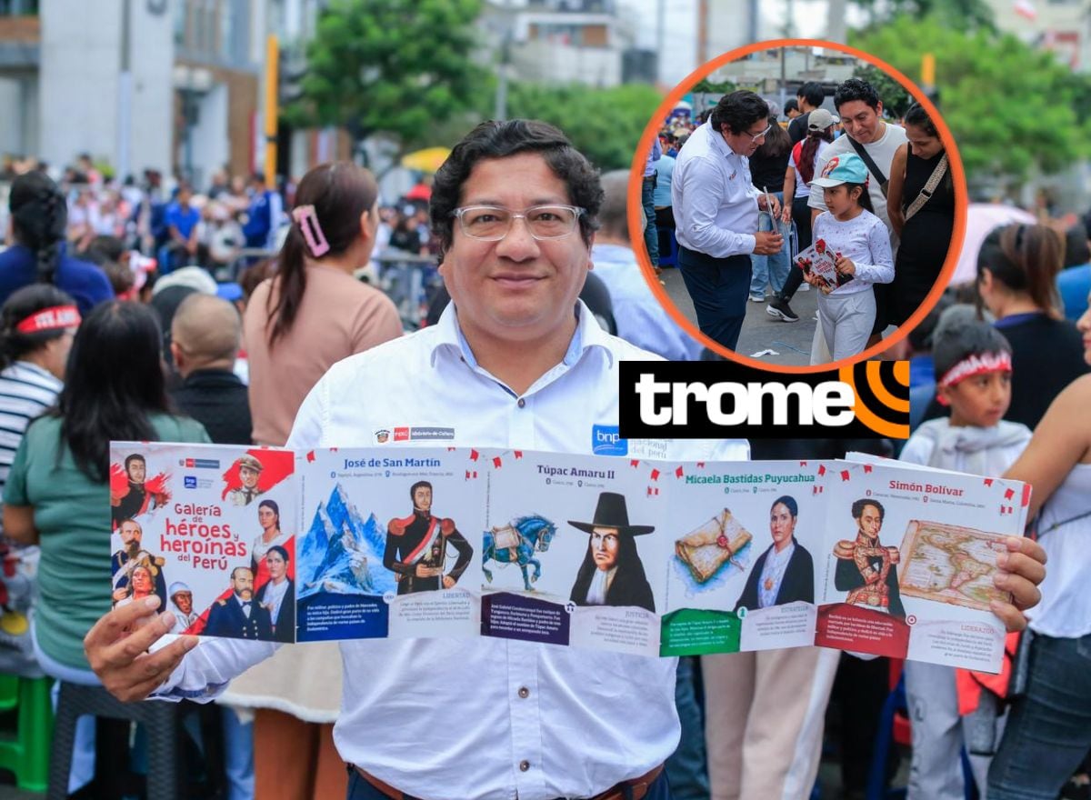 Libros eduactivos e ilustrados fueron repartidos en la Parada Militar y los niños se emocionaron por la historia del país. Foto: César Bueno/Trome.