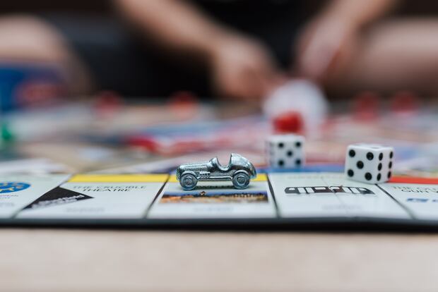 ¿Cómo jugar monopoly? ¿Cuánto dinero se reparte? Te lo contamos