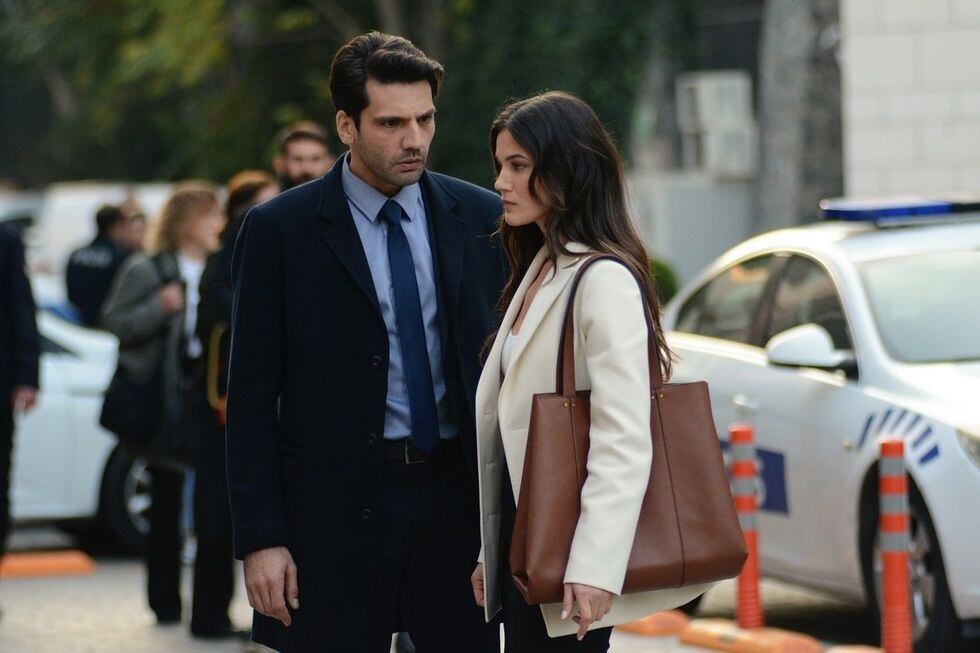 Ceylin e Ilgaz en la telenovela turca "Secretos de familia" (Foto: Ay Yapım)