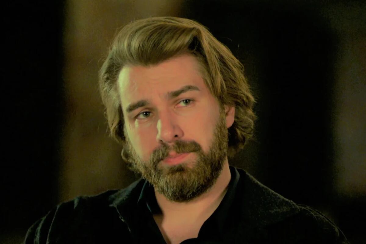 Furkan Palalı como Fikret Fekeli en la telenovela turca "Tierra amarga" (Foto: Tims & B Productions)