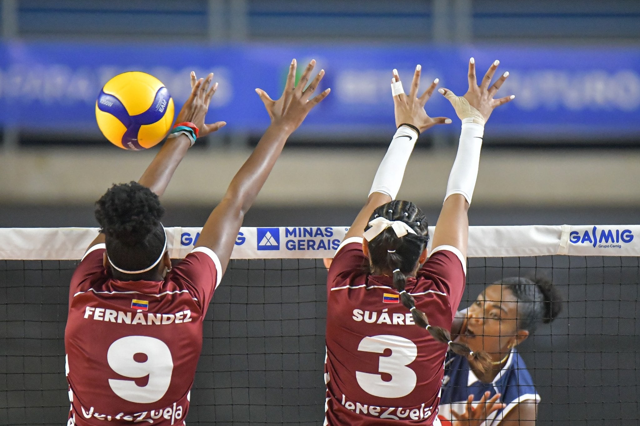 La selección peruana sumó su tercera victoria en la Copa América de Vóley. (@FPVPE)