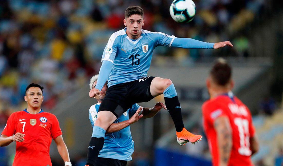 Federico Valverde es titular fijo en la volante de Uruguay (Foto: AFP)