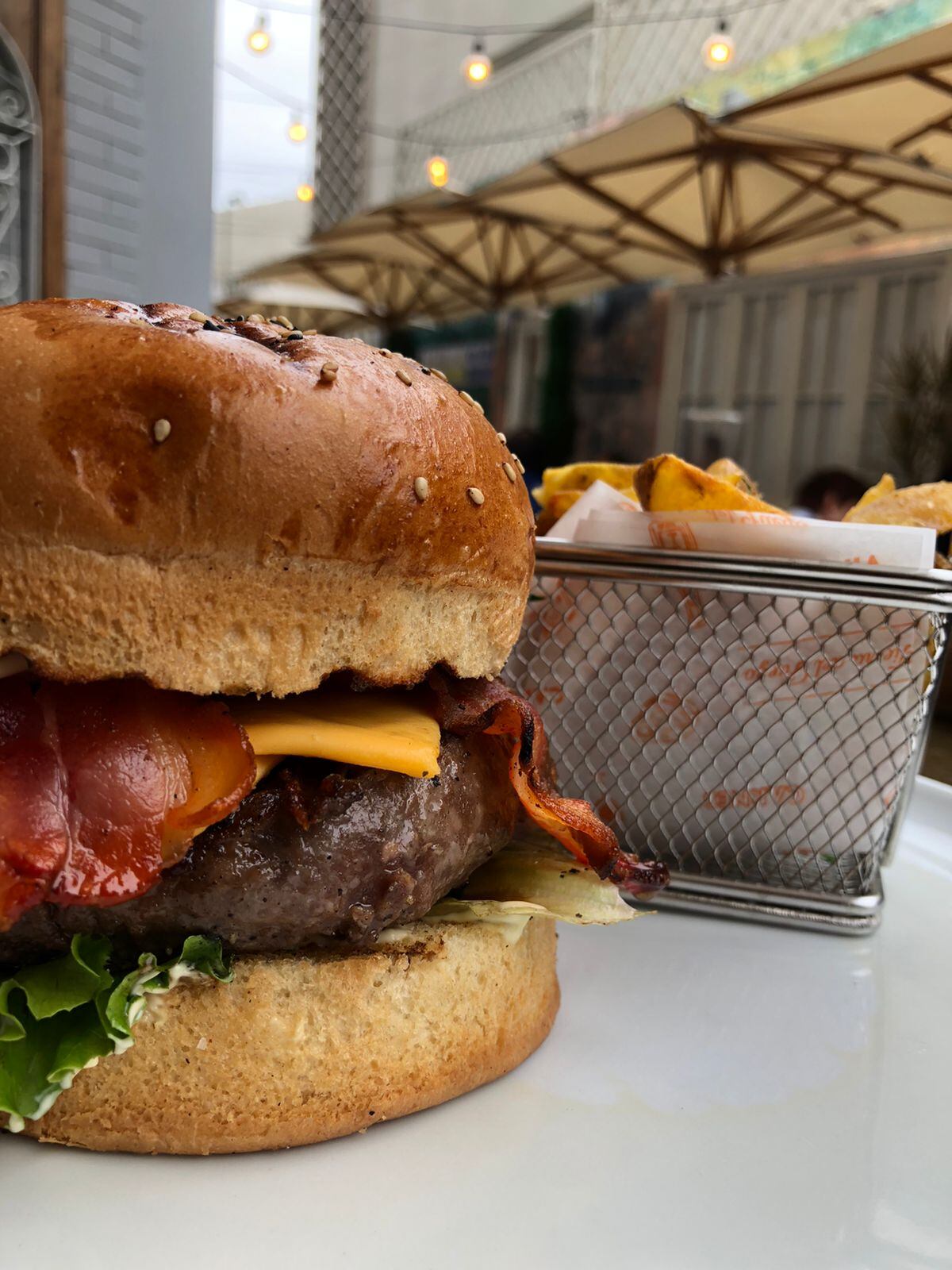 Esta marca se caracteriza por hacer sus hamburguesas a la parrilla y las acompaña con papas Tumbay.
Foto: Tierra del Fuego.