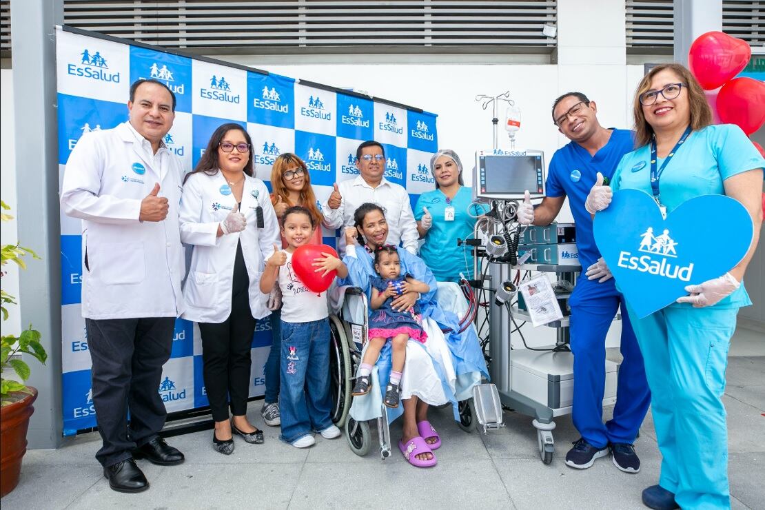 Médicos del INCOR de EsSalud le colocaron dispositivo ('corazón artificial') que reemplaza la función de este órgano vital. (Entrevista: Isabel Medina / Foto: EsSalud).