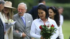 Keiko Fujimori blinda los derechos laborales durante visita a la tumba de su padre: “Ninguno será recortado”