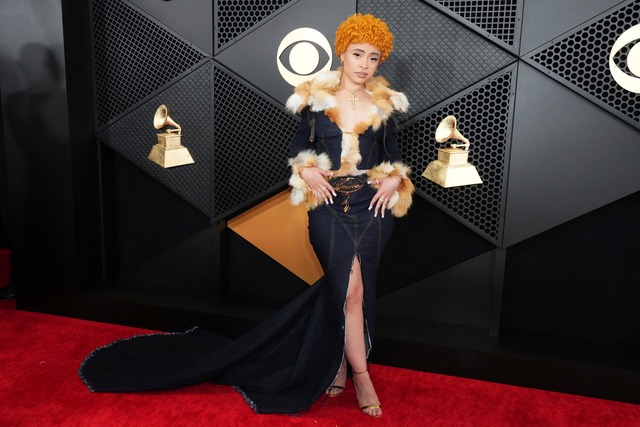 Ice Spice en alfombra roja de la edición 66 Premios Grammy en Los Angeles. (Photo by Jordan Strauss/Invision/AP)
