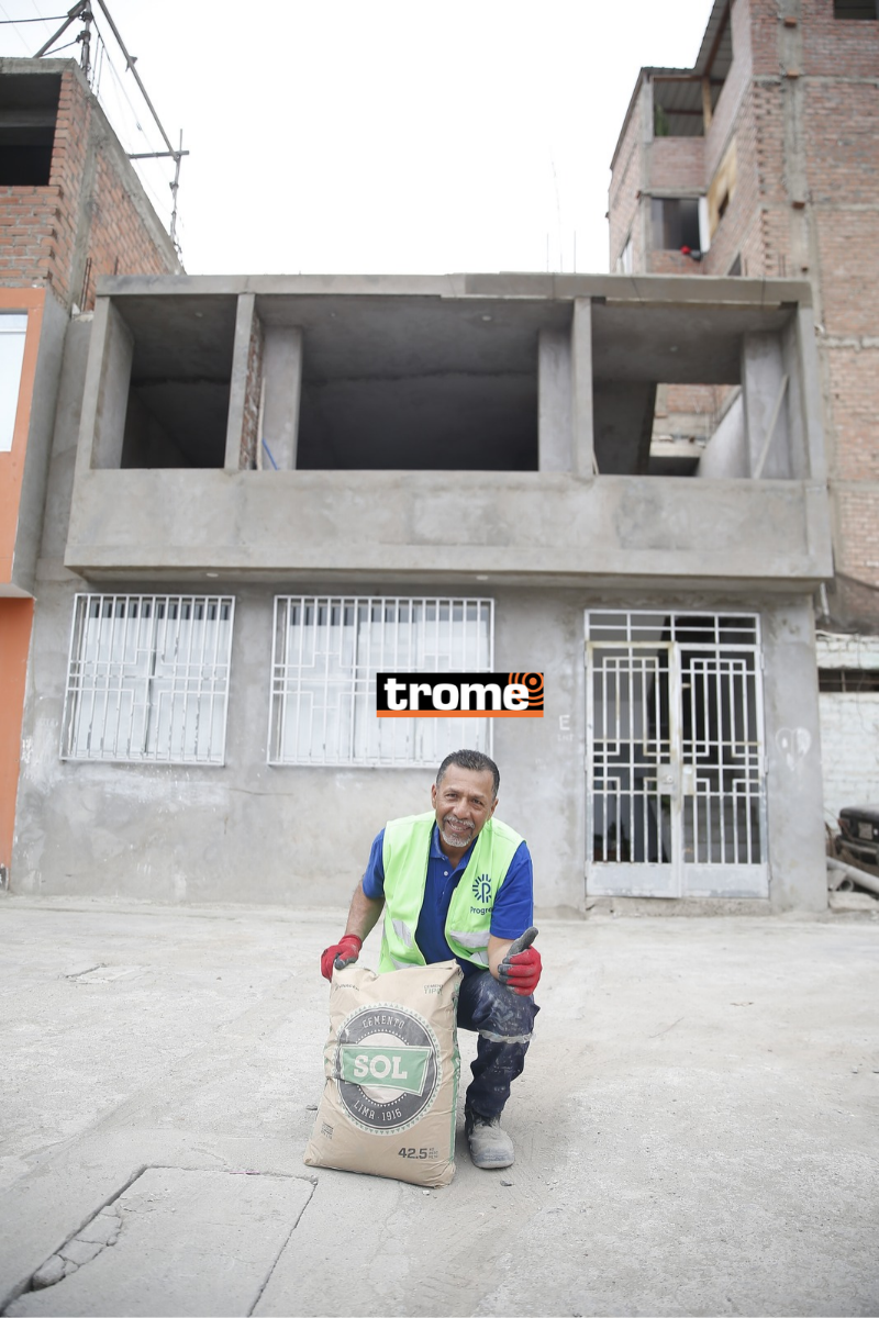 Maestro de obra lleva varios años dedicado a la construcción y cuenta con el respaldo de los materiales que ofrece la red de ferreterías de Progresol. Foto: César Campos / Trome.
