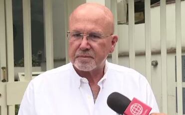Carlos Bruce critica a Roberto Burneo antes de ir a ejercer su voto. (Foto: captura de imagen)