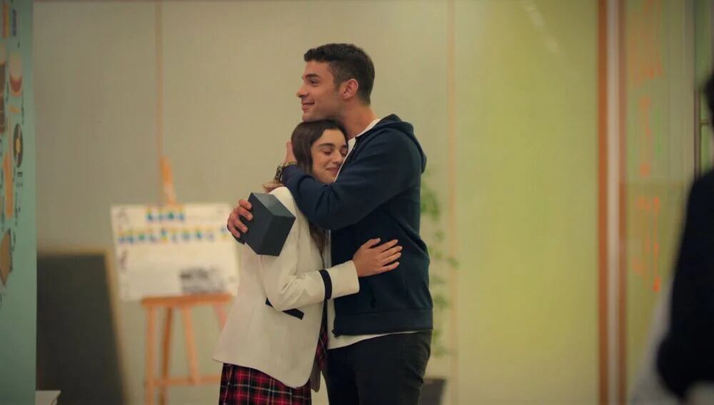 Kadir y Melisa se reconcilian en la telenovela turca "Hermanos" (Foto: NG Medya)