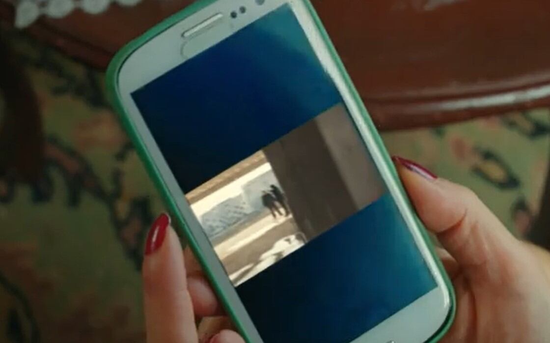 Nebahat observa como Akif ampuja a Veli (Foto: NGM)