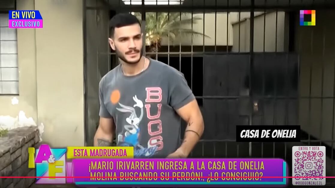 Mario Irivarren saliendo de la casa de Onelia Molina