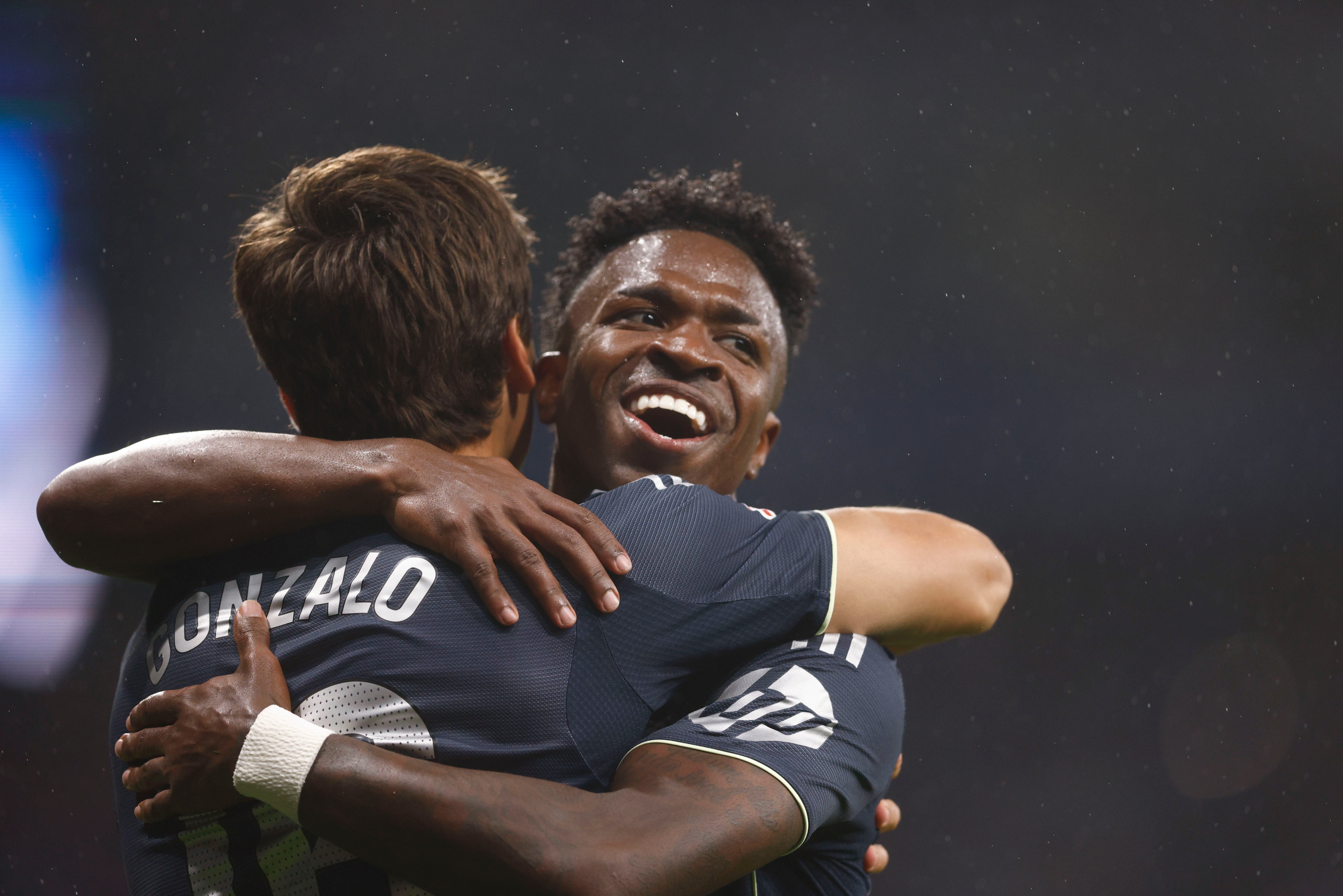 Real Madrid festeja triunfo ante Espanyol (Foto: EFE)