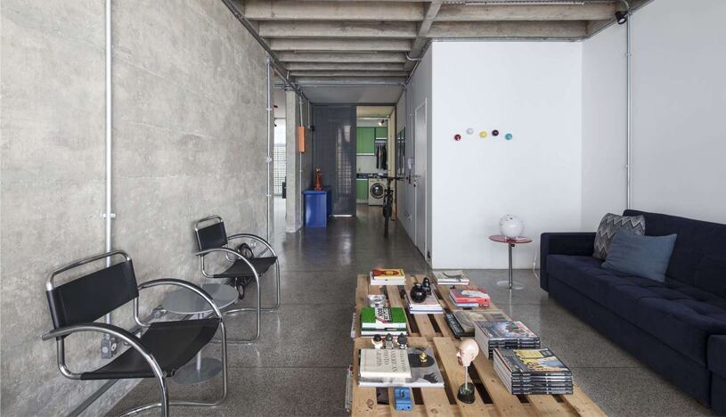 El uso del metal significa la fortaleza y la elegancia que hoy están viviendo las mujeres. (Foto: SuperLimão Studio / Referencial)