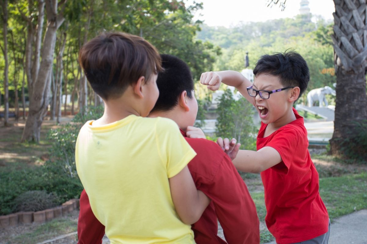 La agresividad en los chicos aparece cuando tienen padres muy estrictos, permisivos o ausentes. Foto: iStock.