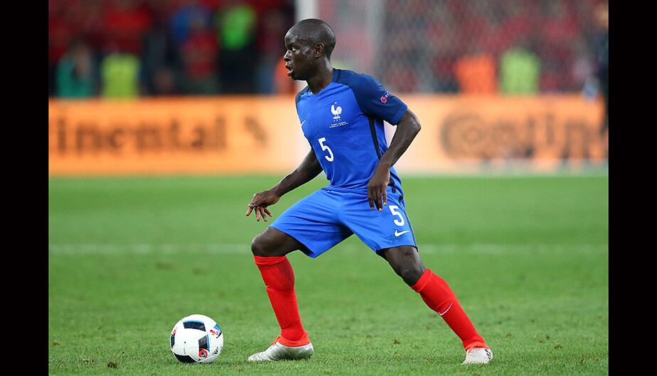 El Shanghai SIPG ofrece 40 millones de euros por el mediocampista francés del Leicester City, N\'Golo Kanté.