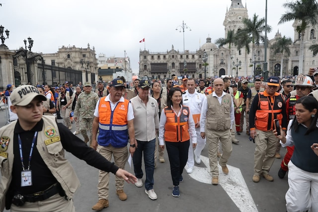 En el Centro de Lima, presidenta Keiko Fujimori lideró acción de preparación ante un sismo de 8.8. Foto: Joel Alonzo/ @photo.gec