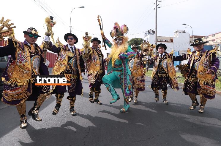 Cientos de danzantes luciendo coloridos trajes rindieron con su arte un homenaje a la Mamita Candelaria. (Isabel Medina / Alessandro Currarino / Trome).