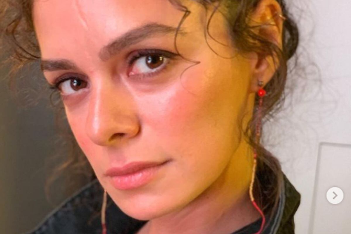 La actriz contó que cuando conoció a Engin Altan Düzyatan no sabía quién era (Foto: Özge Özpirinçci / Instagram)