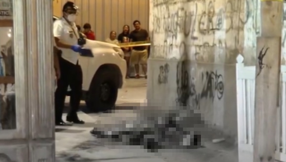 VES: Hombre degolló a mujer en plena calle