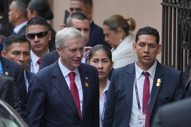 El presidente de Chile, José Antonio Kast, llega para los actos oficiales de la transmisión de mando e investidura de la presidenta electa de Perú, Keiko Fujimori, este martes, en Lima (Perú). Foto: EFE/ John Reyes Mejia