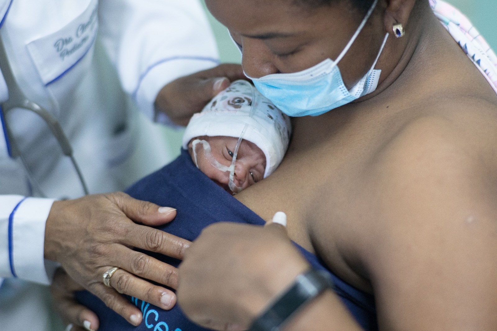 Es recomendable que la madre mantenga un constante control y chequeos médicos con el fin de detectar anomalías de forma temprana. Expertos recomiendan por lo menos ocho citas.