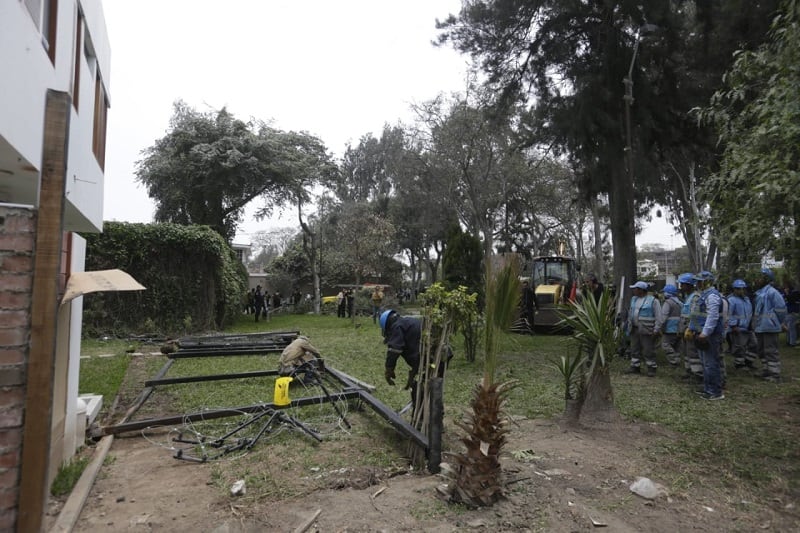 El pasado viernes la Municipalidad de Surco realizó un operativo para recuperar espacios públicos. Foto: GEC
