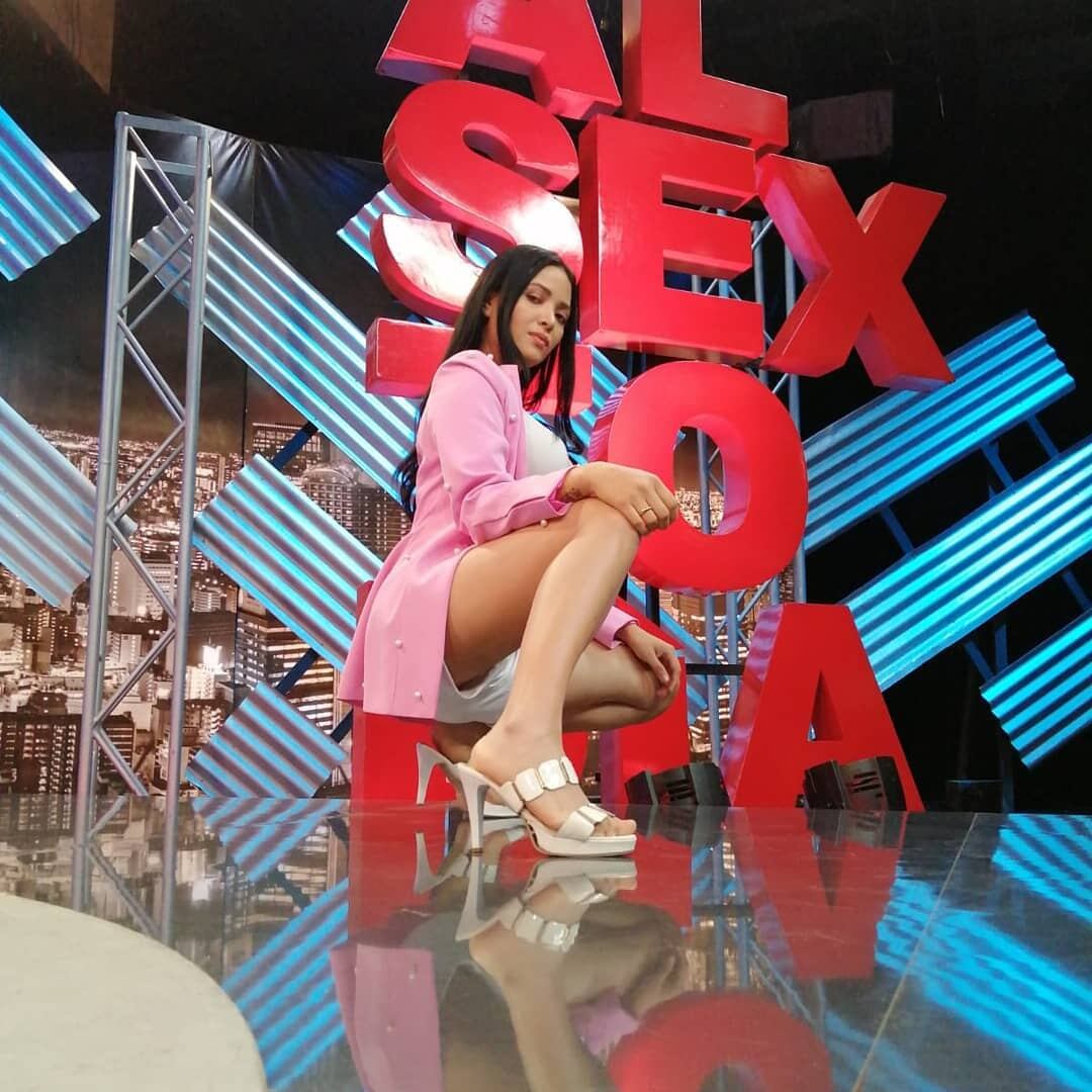 Morelia García, reportera de 'Al sexto día', en el set del programa.