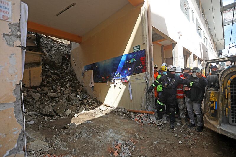 Trabajos de rescate de cuerpos en el anexo de Retamas tras deslizamiento de tierra. (Foto: Presidencia)