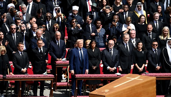 Lideres y fieles despiden al papa Francisco