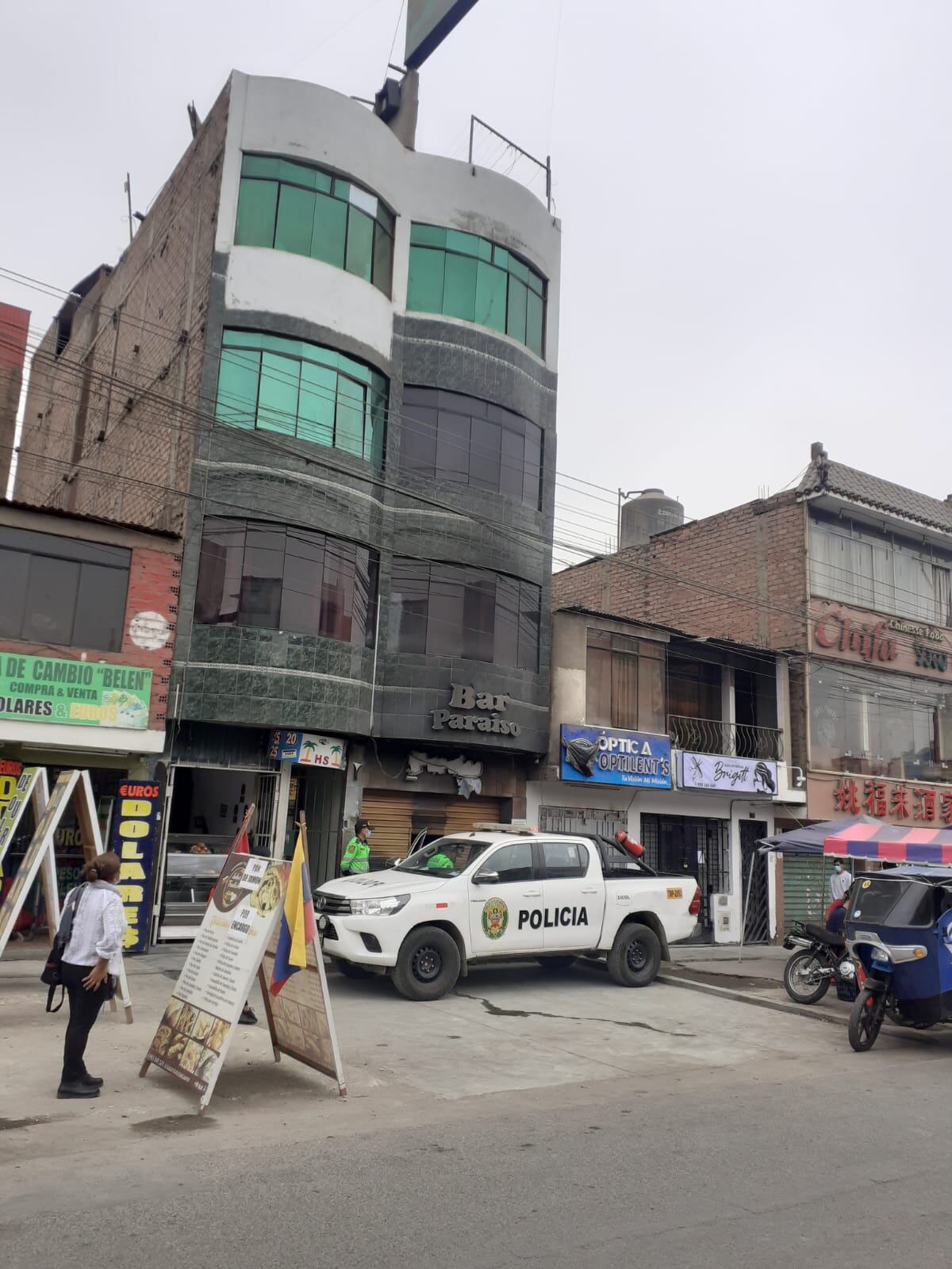 Víctor Manuel Gómez Lara (28), provisto de una galón de gasolina, prendió fuego en un bar, en San Juan de Lurigancho. (foto: Mónica Rochabrum/Trome)