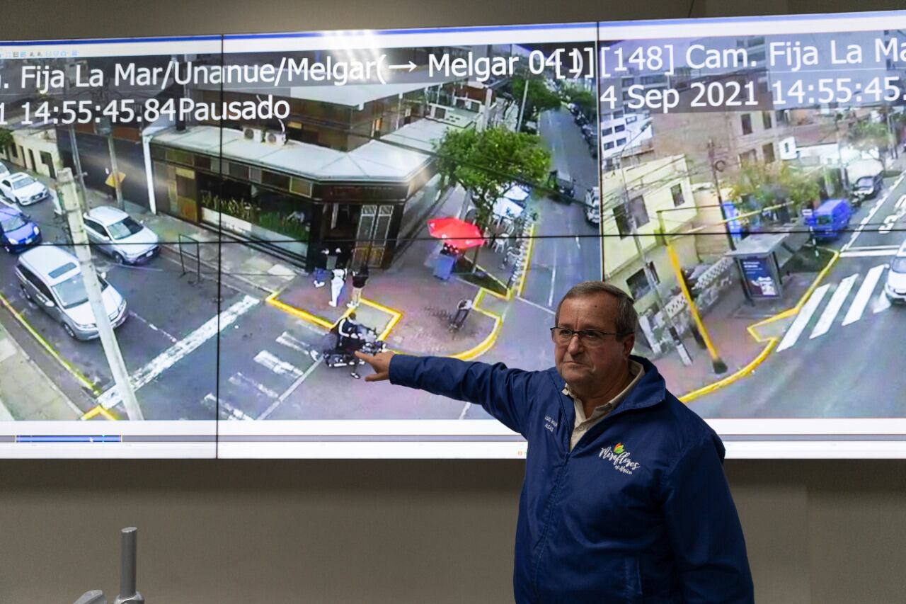 Un avezado hampón armado, que sería de la banda ‘Los Malditos del Rolex’, ingresó a un exclusivo restaurante miraflorino y encañonó a un comensal para robarle un costoso reloj ‘Rolex’. (foto: Renzo Salazar/GEC)