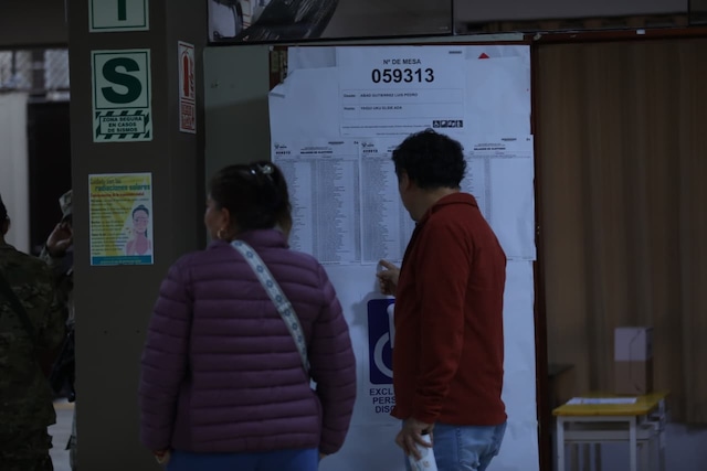 Ciudadanos acudieron desde las primeras horas a cumplir con su deber (Foto: Diana Marcelo)