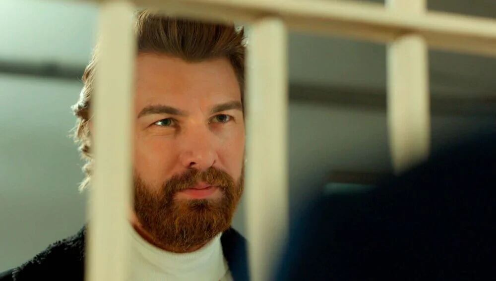 Fikret y Hakan cara a cara en "Tierra amarga" (Foto: Tims & B Productions)