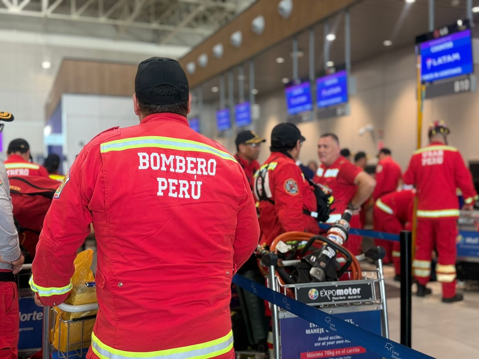 Equipo especial de los bomberos viajó rumbo a Venezuela. (@MininterPeru)