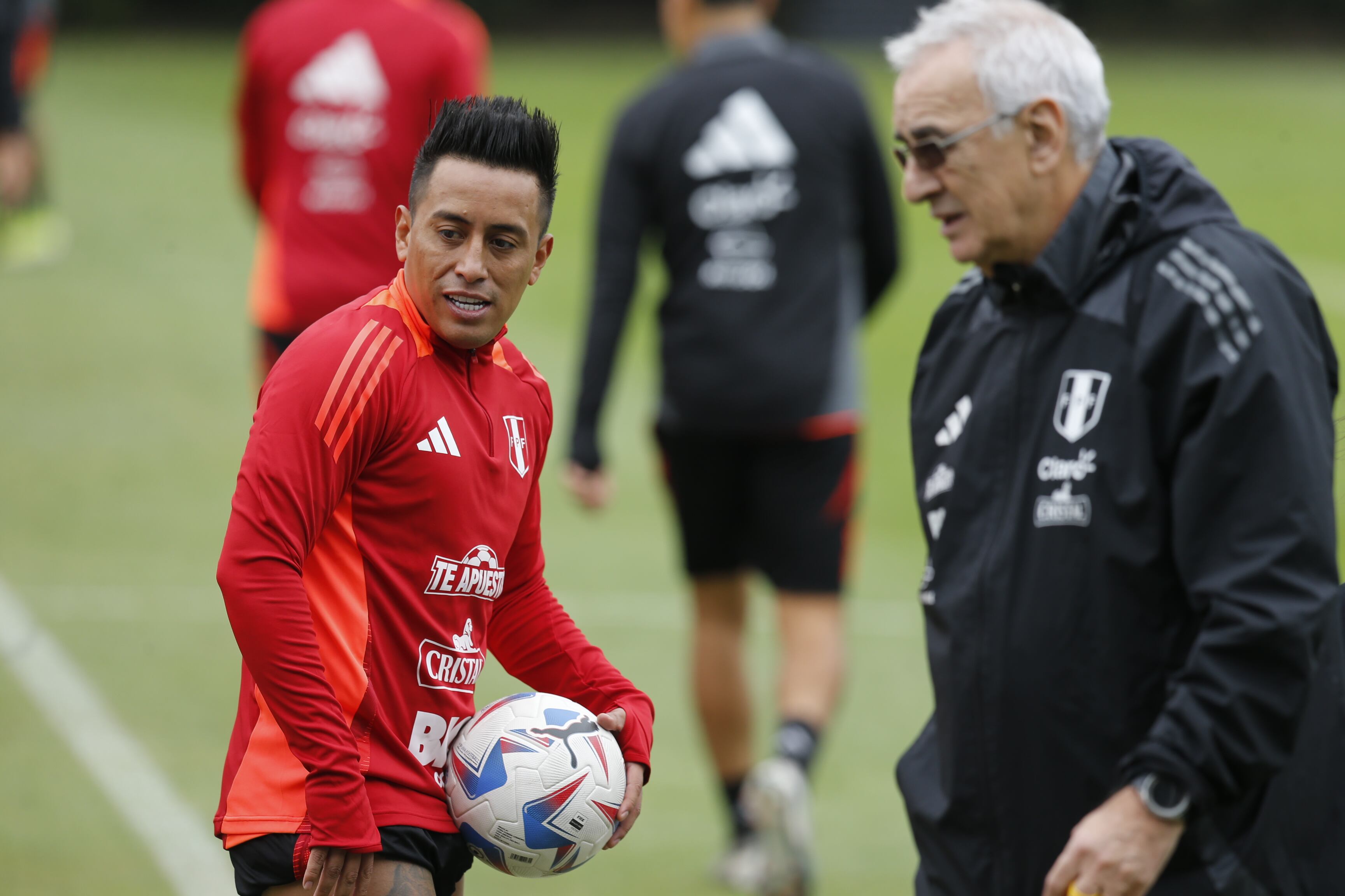Christian Cueva entrenando con la selección peruana. Foto: Violeta Ayasta/@photo.gec