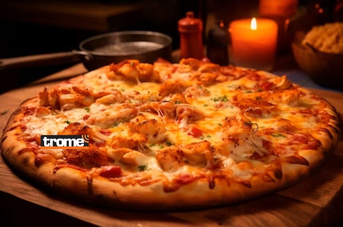 La pizza es una de las delicias de la cocina italiana que crece en consumo peruano todo el año. (Compos. Isabel Medina / Freepik/ Trome).
