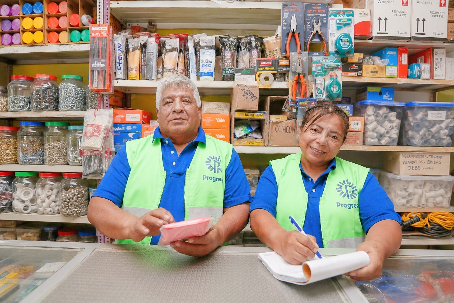 Una ferretería pequeña y mucho esfuerzo. Así comenzó la historia de esta pareja emprendedora. Foto: Jesús Saucedo / Trome.
