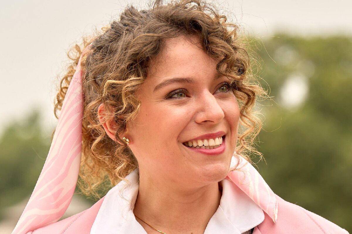 Lola es la nueva trabajadora de Confecciones Quevedor en "Amar es para siempre" (Foto: Antena 3)