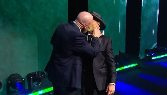 Trome | Triple H beso con Shawn Michaels (WWE)