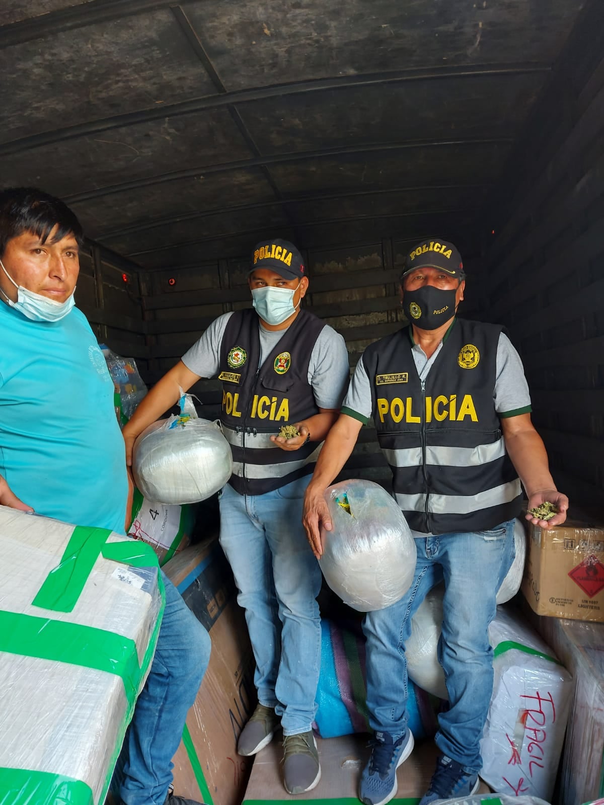 Esposos traían 216 paquetones de marihuana valorizada en más de un millón de soles.