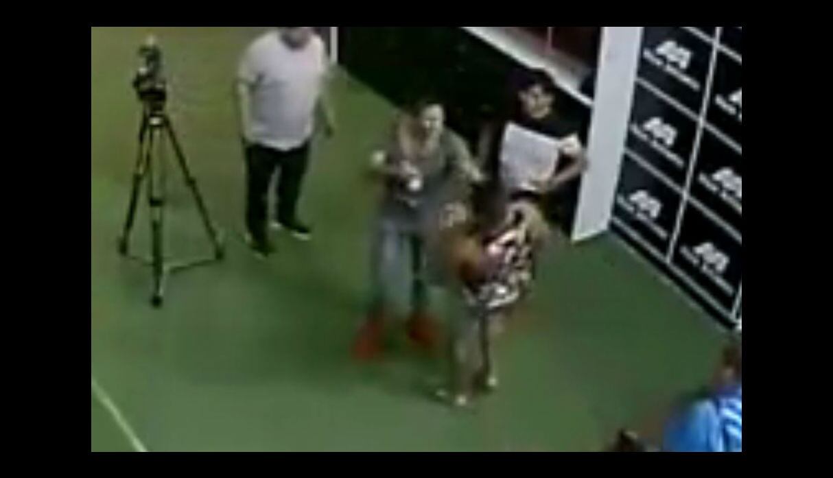 Jonathan Maicelo y 'Pantera' Zegarra casi se 'mechan' en una tienda. (Composición: Trome.pe / Fotos: Capturas)