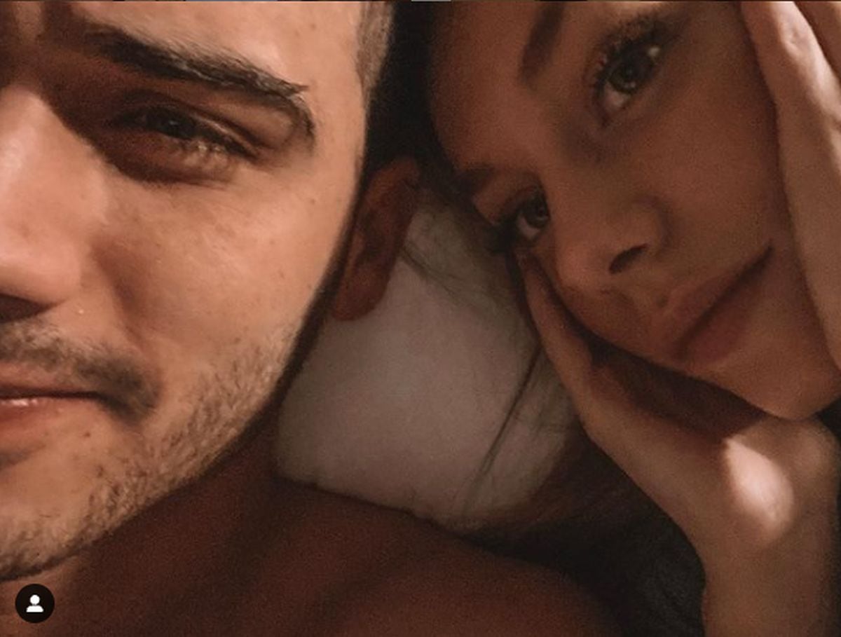 En esta imagen del 5 de mayo de 2020, los actores se lucían muy enamorados (Foto: Alejandro Speitzer / Instagram)