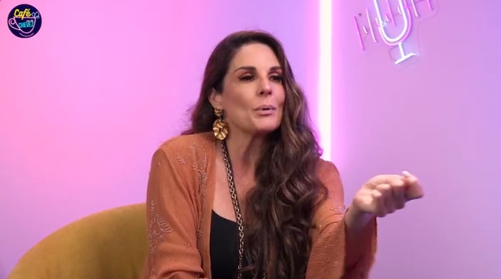 Rebeca Escribens recuerda cómo trababaja en centro comercial con su hijo pequeño y se muestra sensible.