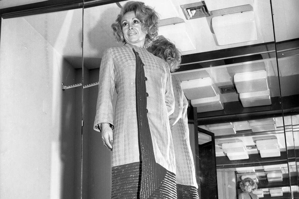 En la pantalla chica, ofreció presentaciones sobresalientes como en “La voz humana” de Cocteau. Otro buen recuerdo fue en “El abogado del diablo” que Pablo de Madalengoitia adaptó para la televisión. Junto a Queca Guerrero, otra de las pioneras de los programas dedicados a las amas de casa que incluían invitados y consejos prácticos de cocina, decoración, salud, belleza, etc., desarrolló “El mundo de la mujer” y también “Buenas tardes, mucho gusto”.