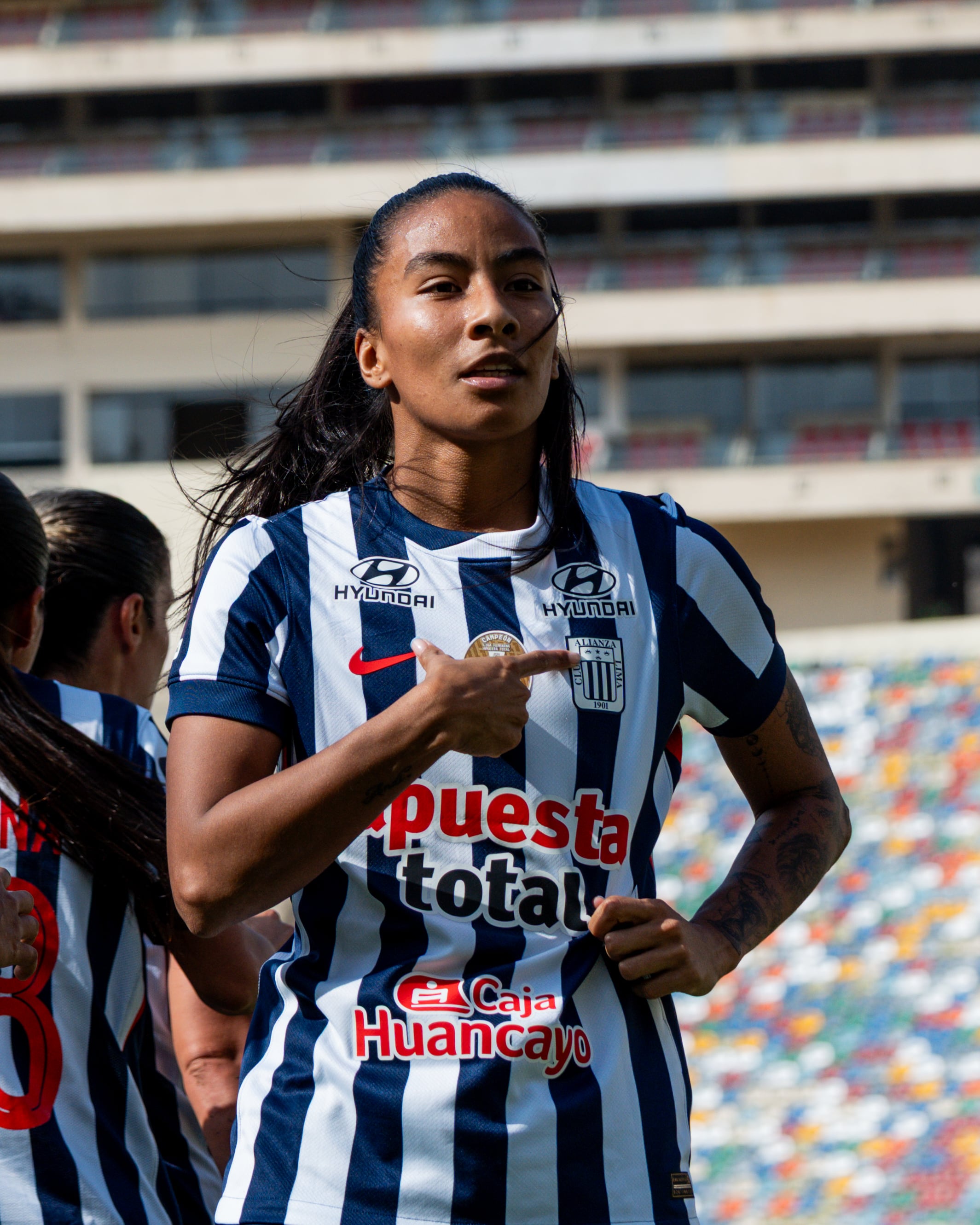Estefanía González marca el tanto de Alianza Lima. (📸 @iteasport_ / Liga femenina Te Apuesto Total)