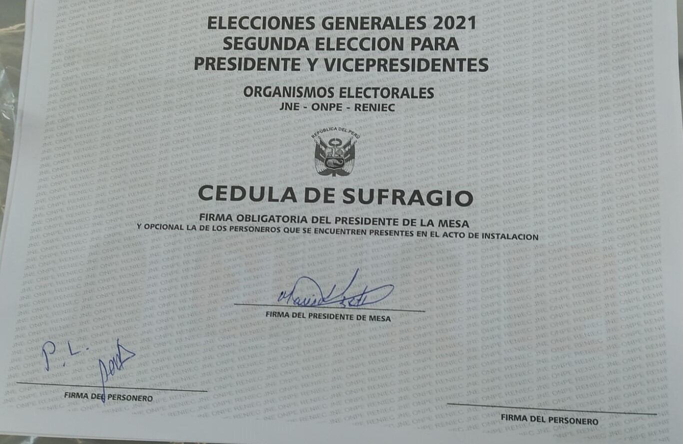 Cédula con la inscripción "PL".