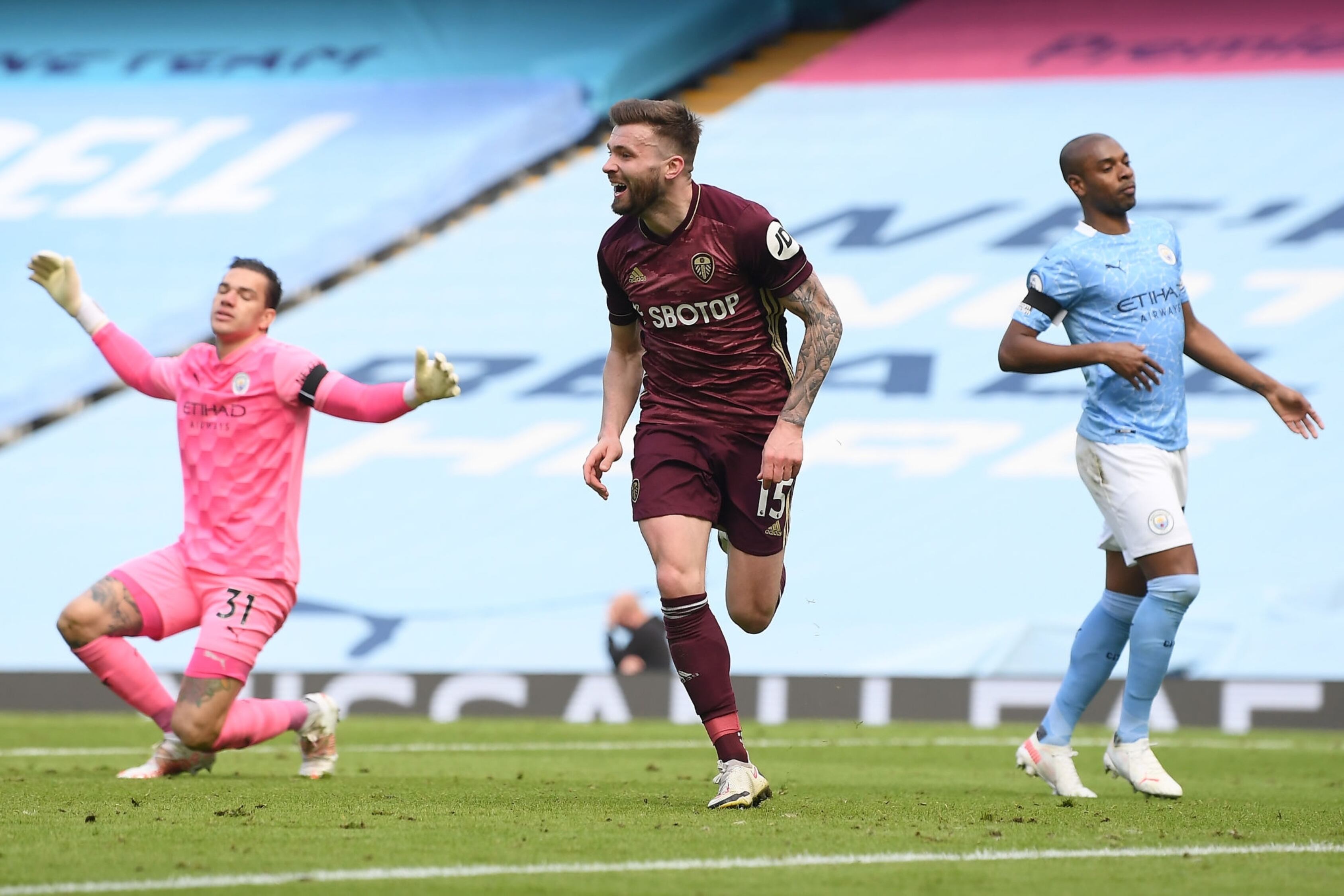 El volante Stuart Dallas fue la gran figura al marcar un doblete en el Etihad Stadium