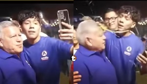 ¡Lo agarraron desprevenido! Joven se acerca a César Acuña para un selfie y le revienta un huevo en la cabeza